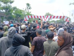 Ribuan Pendemo Geruduk Kantor PT Timah TBK