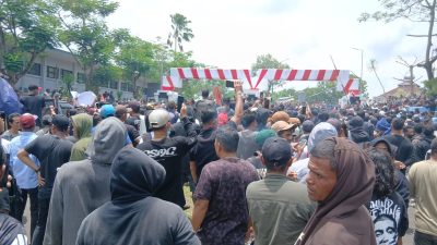 Ribuan Pendemo Geruduk Kantor PT Timah TBK