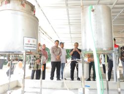 Foto : Alumni UGM serahkan Alat Pengelola Sampah